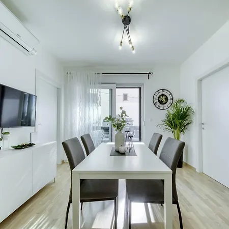 Alegria Apartman *